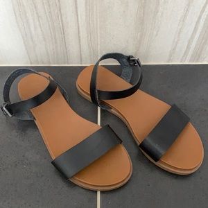 USED Sandals / Black / 9W / Universal Thread